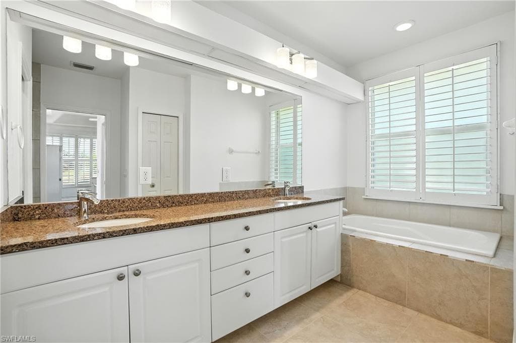 10826 Fulmar Ct, Naples, FL 34119-18