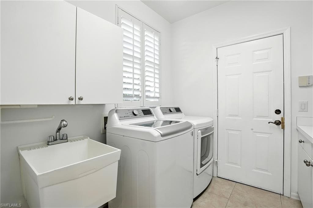 10826 Fulmar Ct, Naples, FL 34119-26