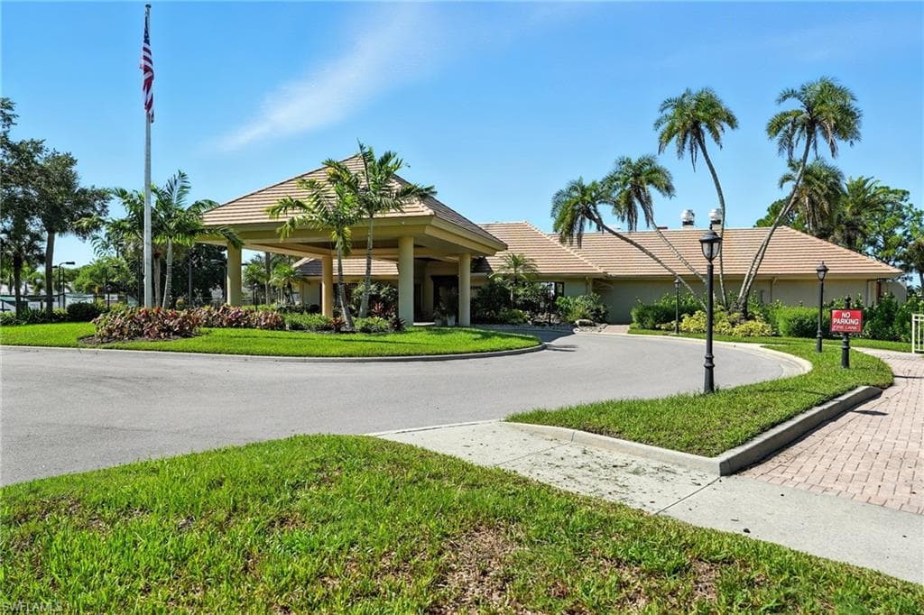 10826 Fulmar Ct, Naples, FL 34119-37