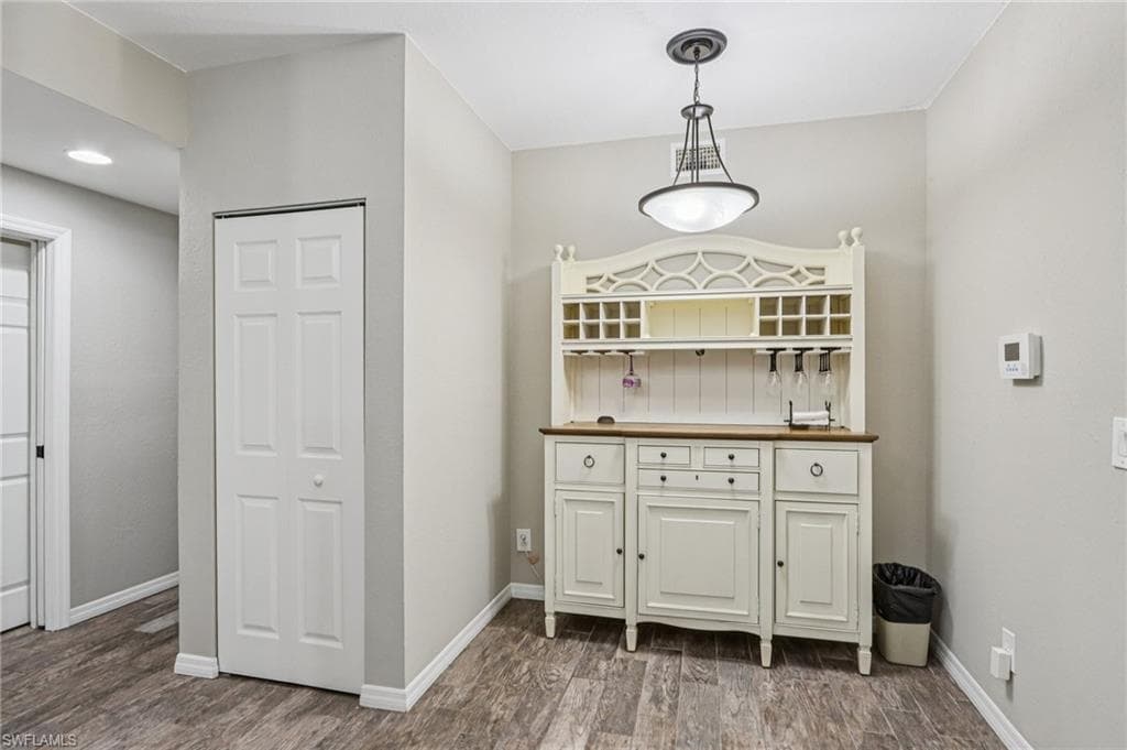 1115 Partridge Cir 101, Naples, FL 34104-9