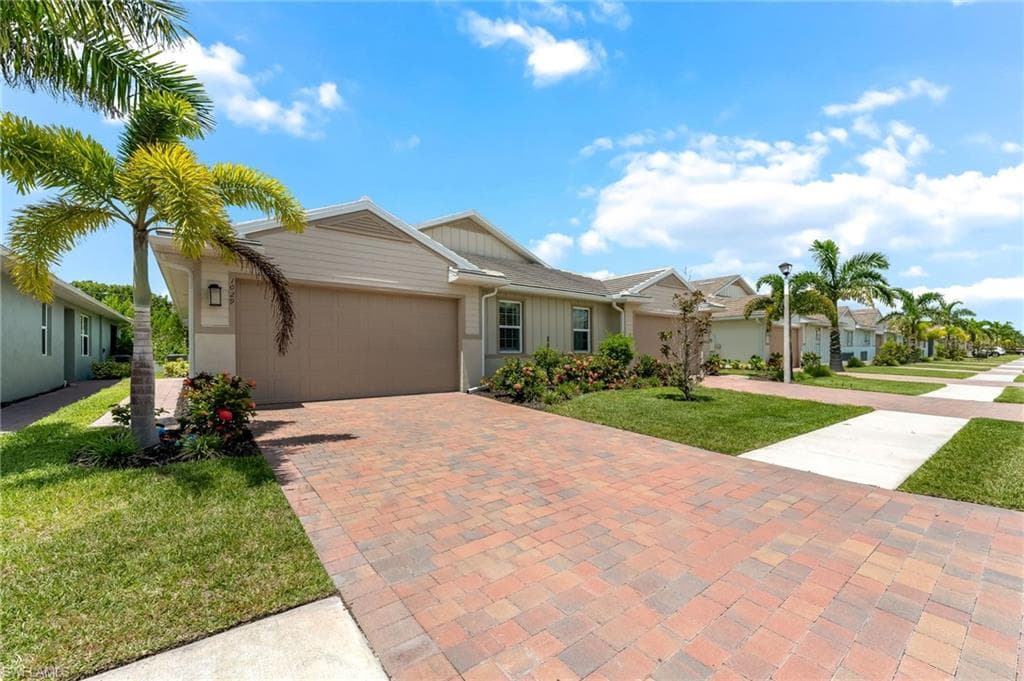 1029 Tranquil Brook Dr, Naples, FL 34114-1