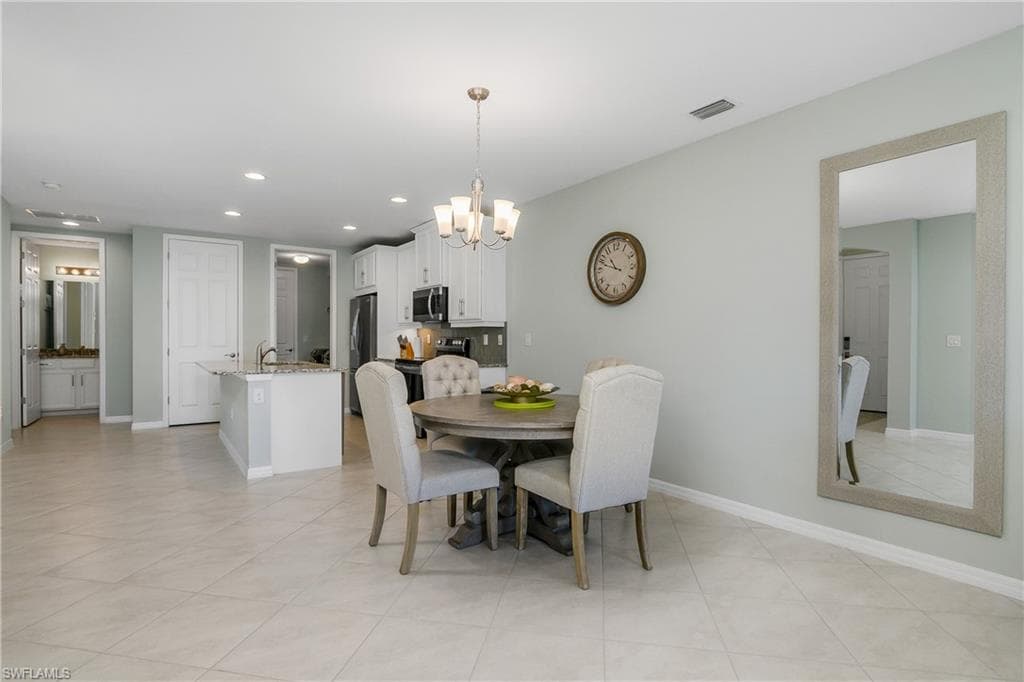 14839 Edgewater Cir, Naples, FL 34114-9