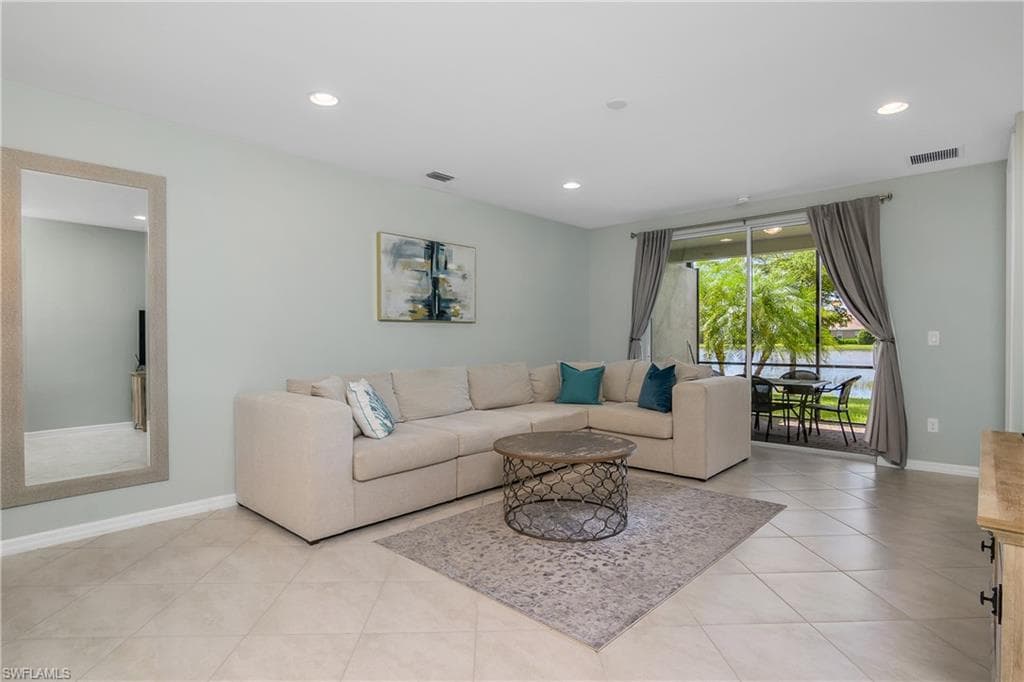 14839 Edgewater Cir, Naples, FL 34114-10