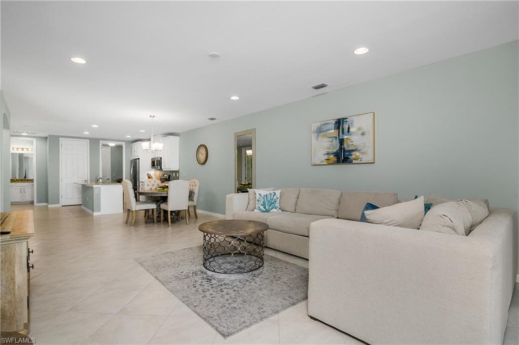 14839 Edgewater Cir, Naples, FL 34114-12
