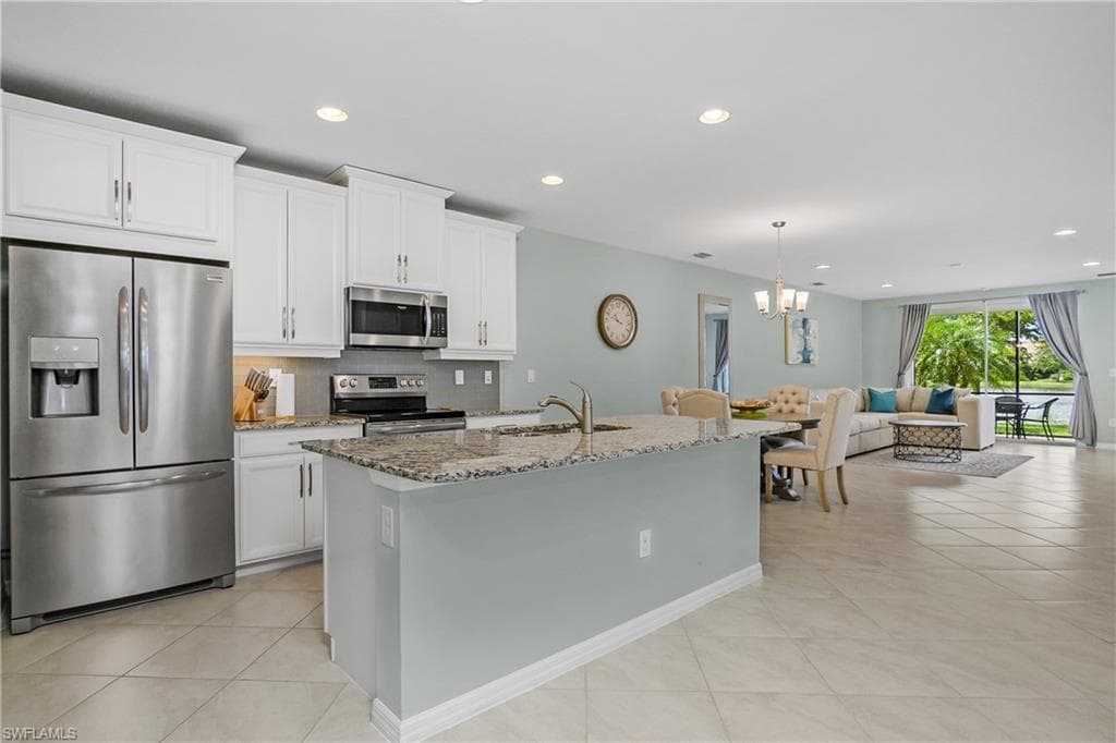 14839 Edgewater Cir, Naples, FL 34114-16