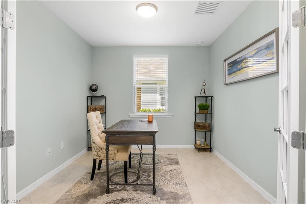 14839 Edgewater Cir, Naples, FL 34114-18
