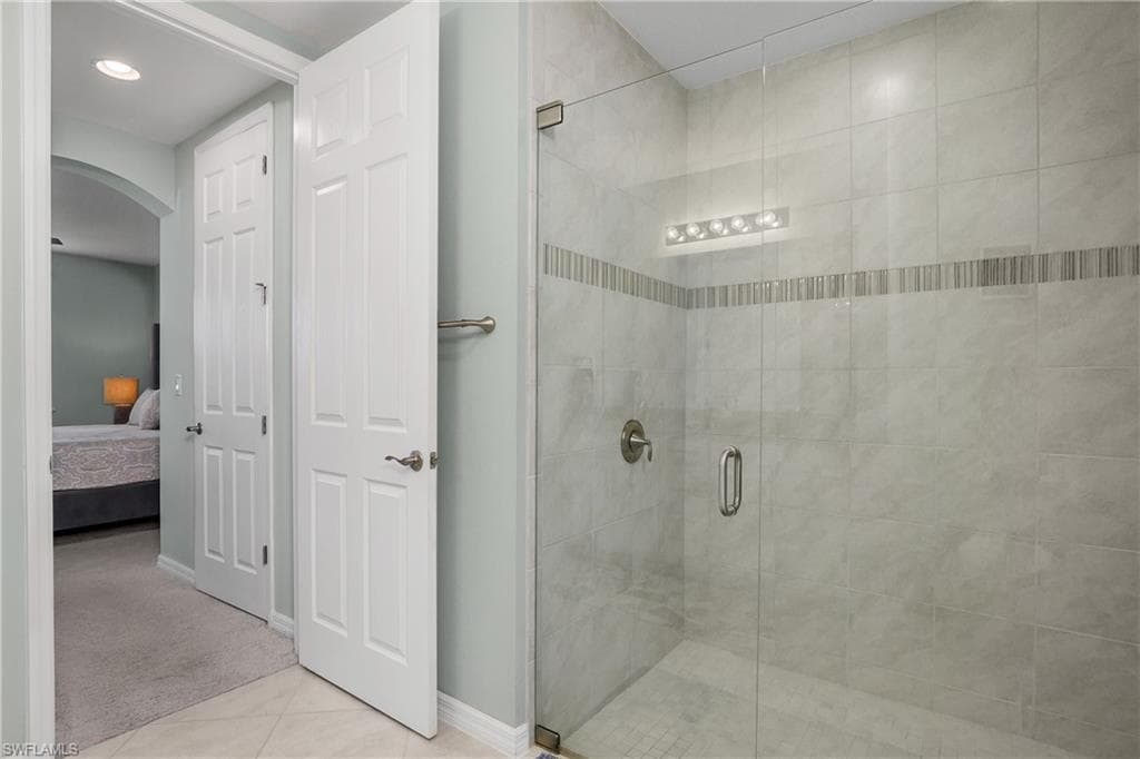 14839 Edgewater Cir, Naples, FL 34114-23