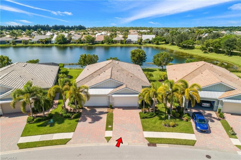 14839 Edgewater Cir, Naples, FL 34114-2