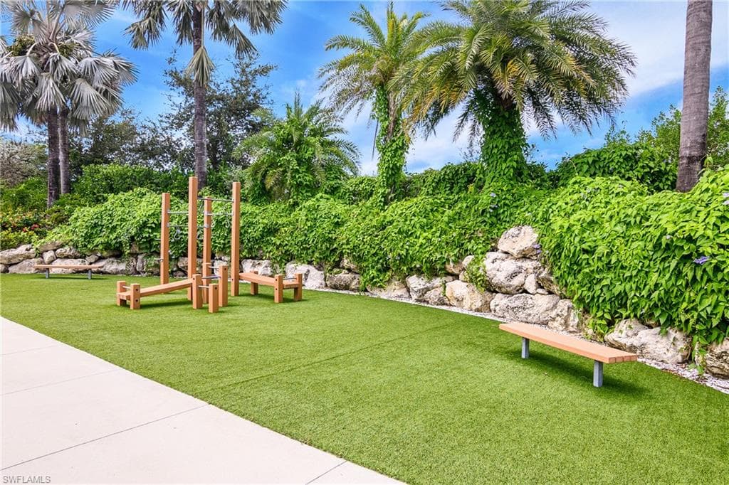 14839 Edgewater Cir, Naples, FL 34114-35