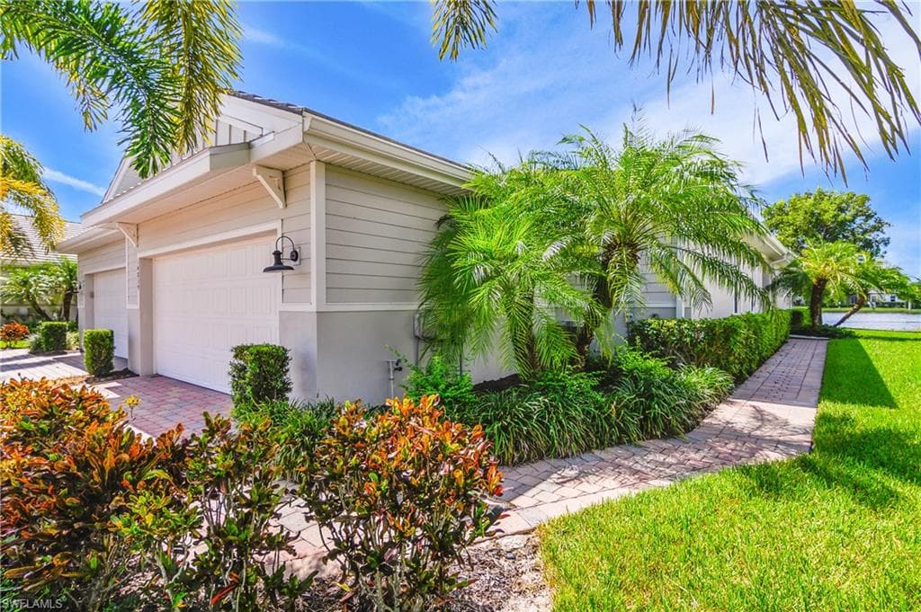 14839 Edgewater Cir, Naples, FL 34114-3
