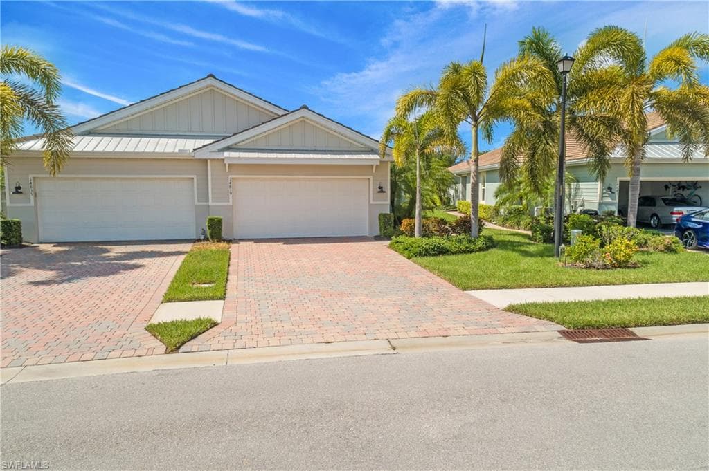 14839 Edgewater Cir, Naples, FL 34114-4