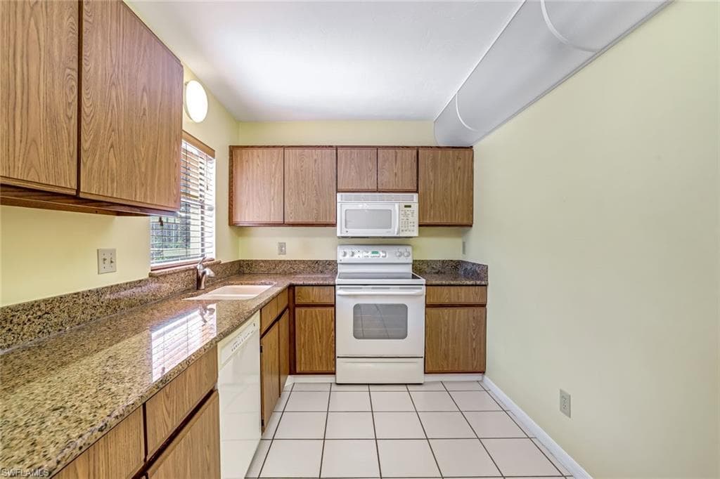 5501 Rattlesnake Hamm Rd 109, Naples, FL 34113-8