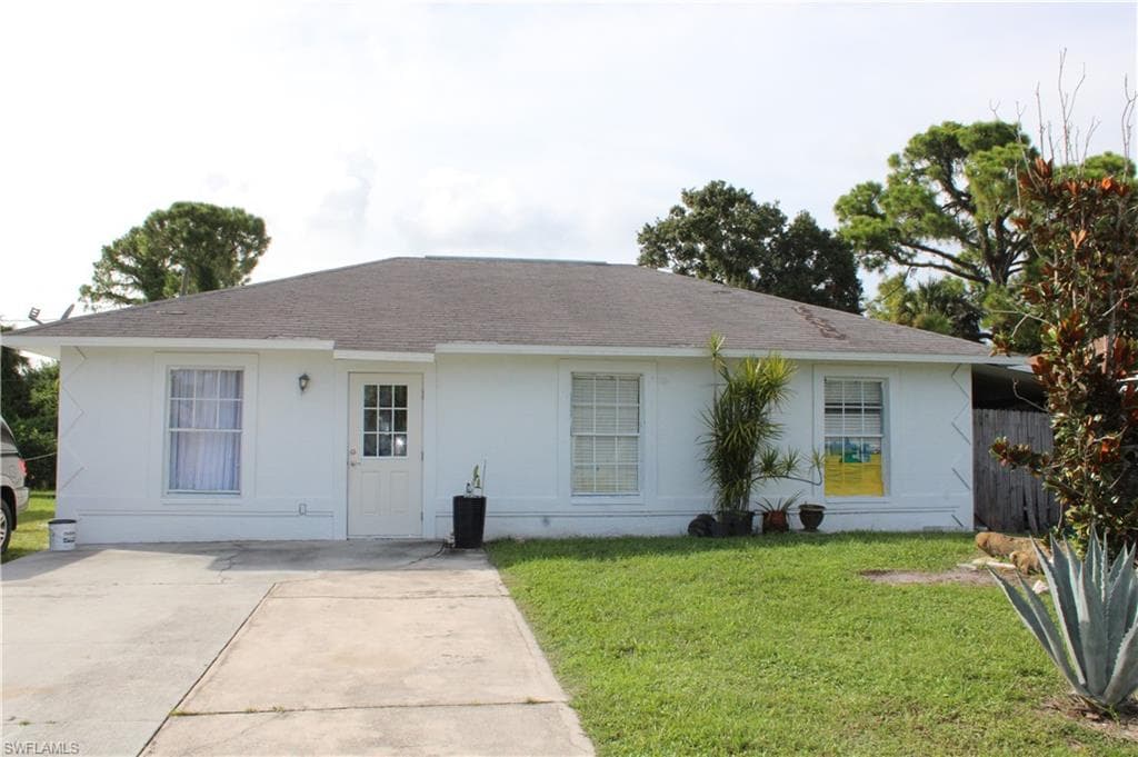 5321 Warren St, Naples, FL 34113-1