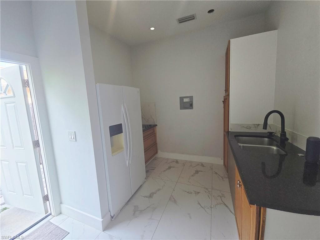 5321 Warren St, Naples, FL 34113-19