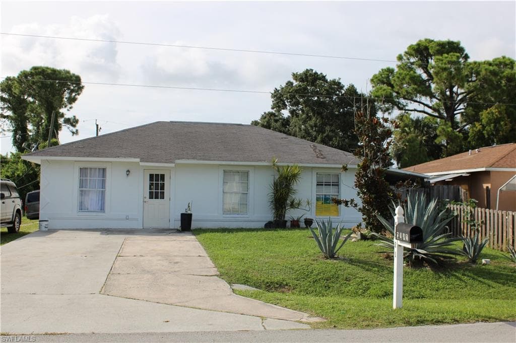 5321 Warren St, Naples, FL 34113-3