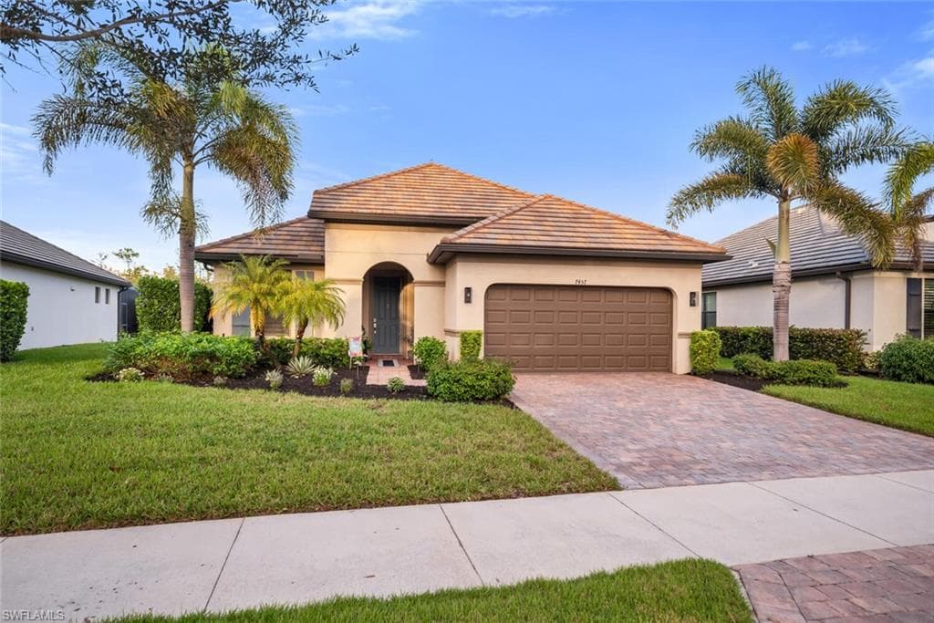 7457 Winding Cypress Dr, Naples, FL 34114-20