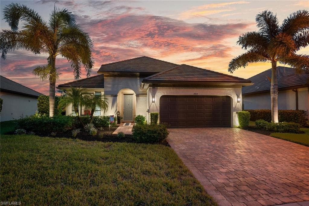 7457 Winding Cypress Dr, Naples, FL 34114-1