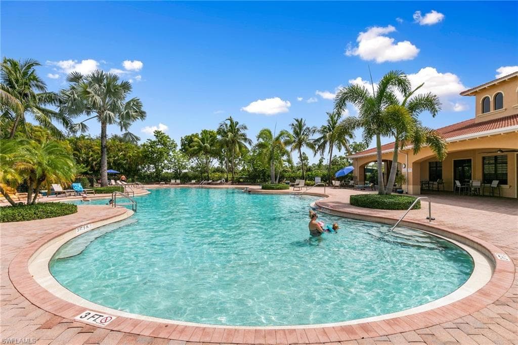 1473 Birdie Dr, Naples, FL 34120-47