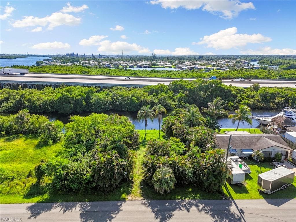 103 Schneider Dr, Fort Myers, FL 33905-2