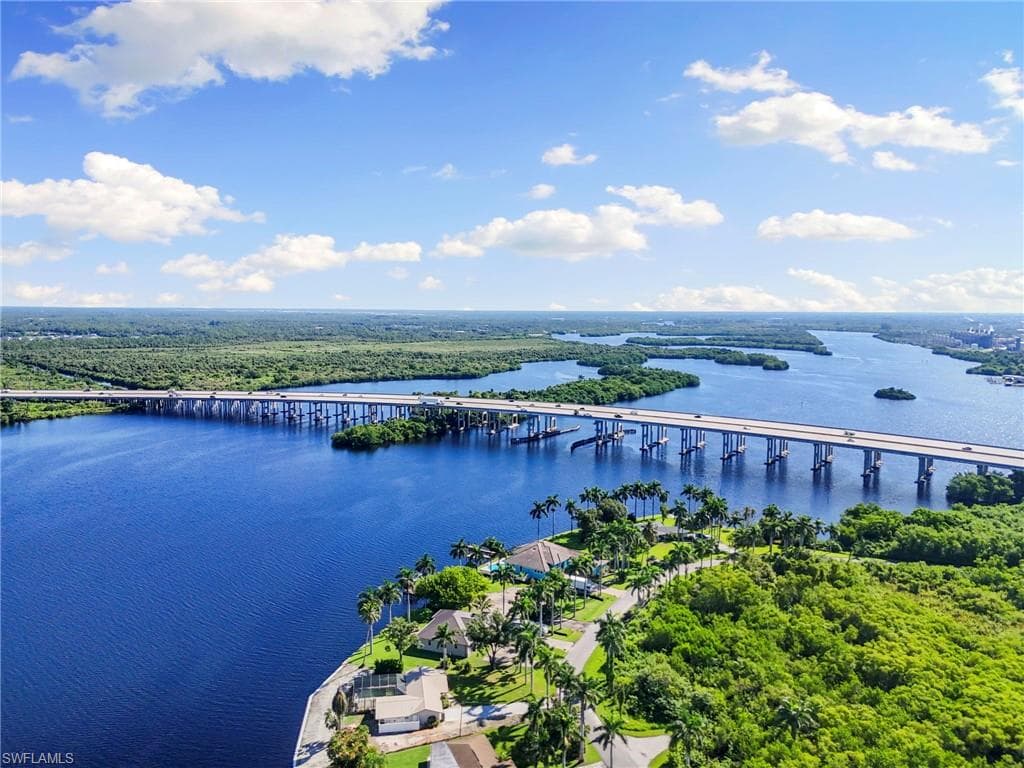 103 Schneider Dr, Fort Myers, FL 33905-3