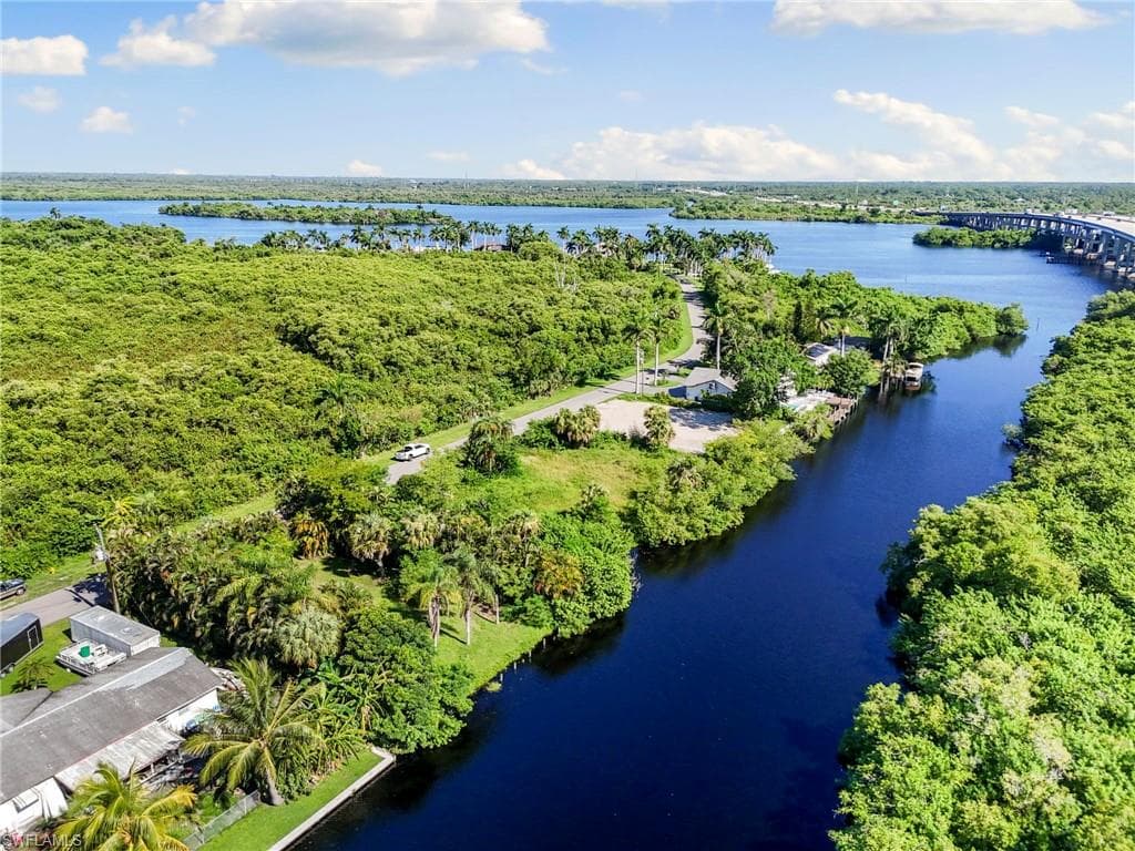 103 Schneider Dr, Fort Myers, FL 33905-4