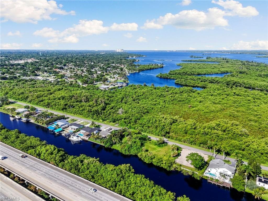 103 Schneider Dr, Fort Myers, FL 33905-7
