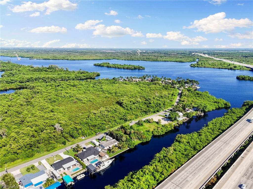 103 Schneider Dr, Fort Myers, FL 33905-8