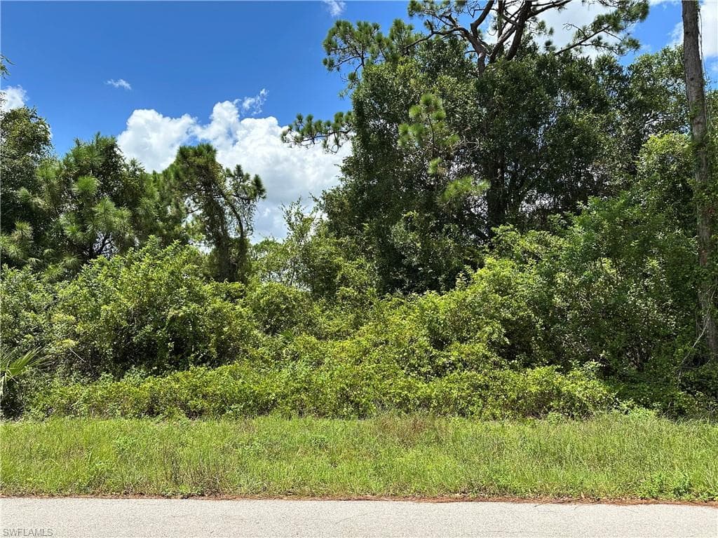 2511 27th St SW, Lehigh Acres, FL 33976-2