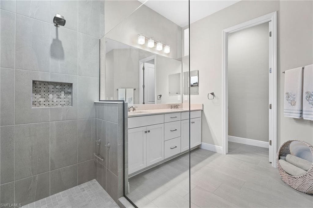 3992 Skysail Dr, Naples, FL 34120-18