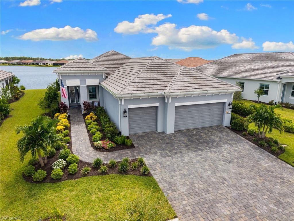 3992 Skysail Dr, Naples, FL 34120-26