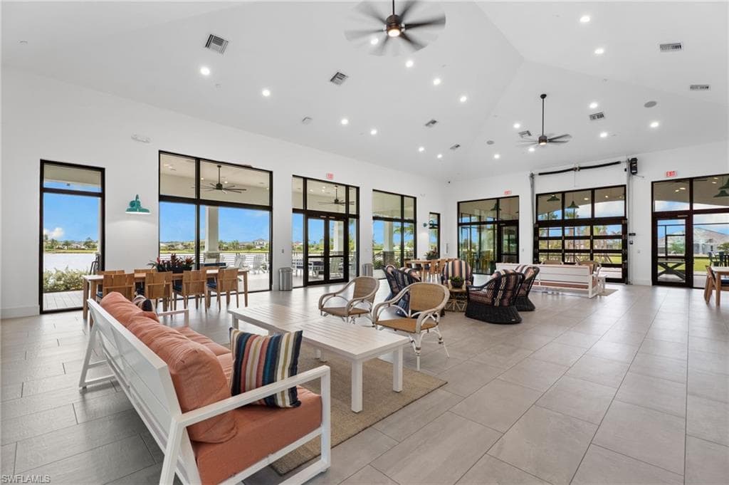 3992 Skysail Dr, Naples, FL 34120-45