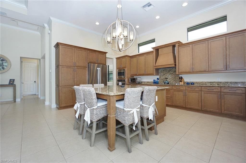 12443 Wisteria Dr, Naples, FL 34120-8