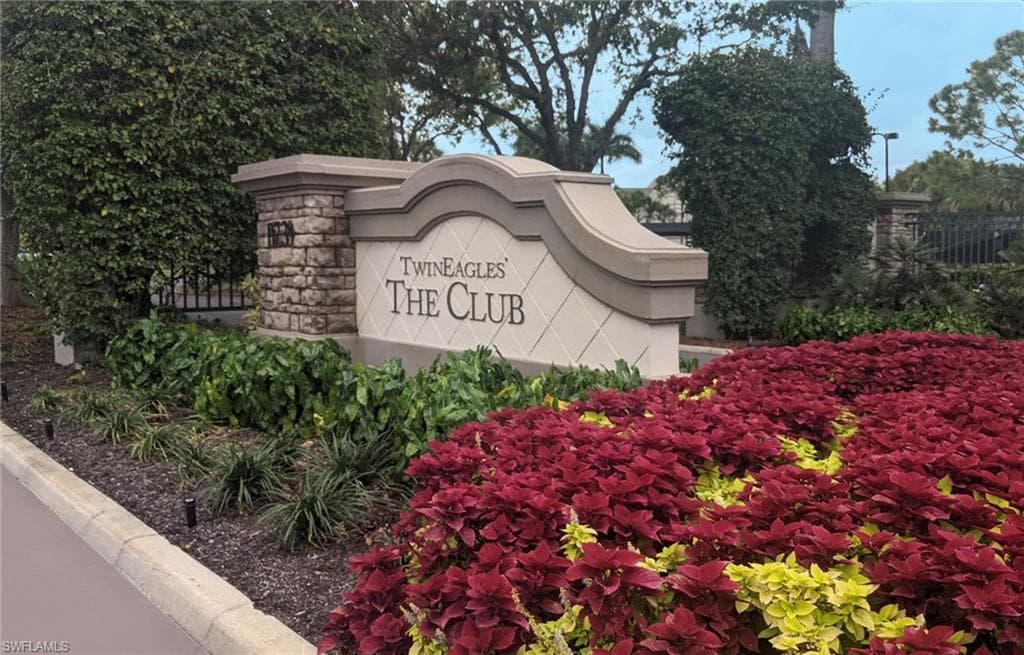 12443 Wisteria Dr, Naples, FL 34120-26