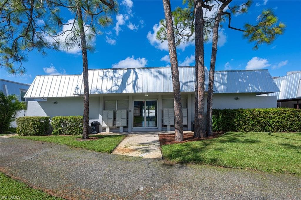 4912 Hawaii Blvd 29, Naples, FL 34112-24