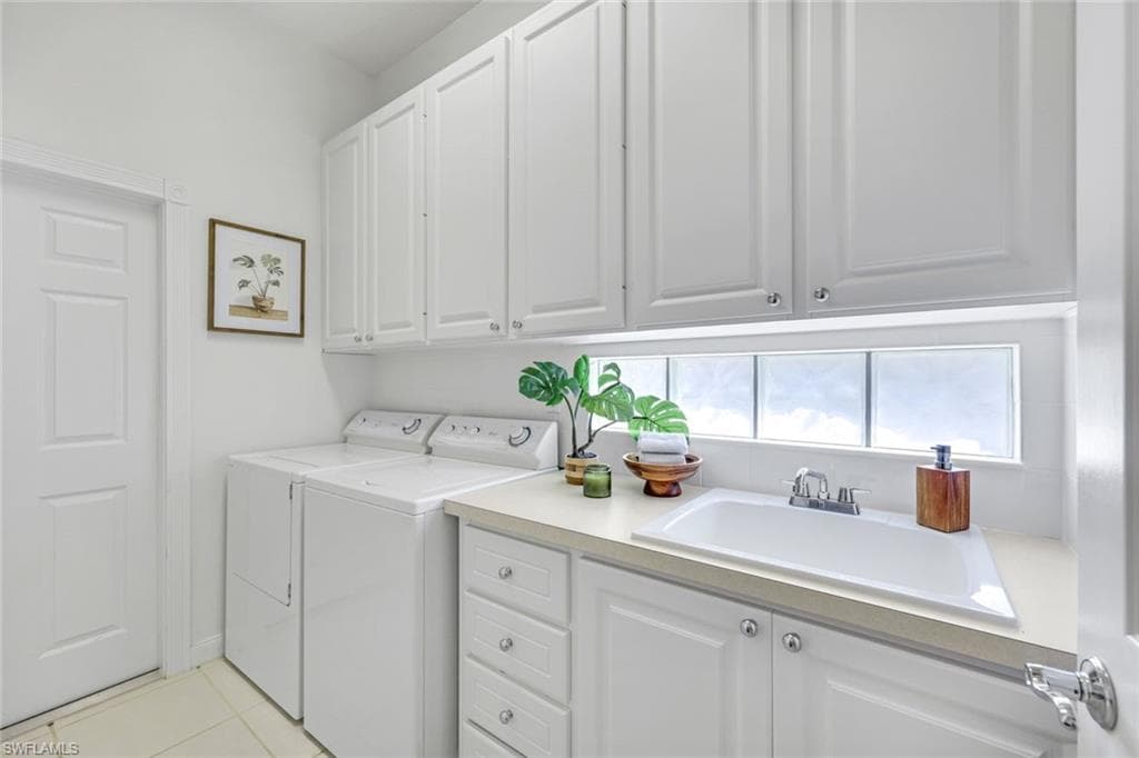 3730 Whidbey Way, Naples, FL 34119-18