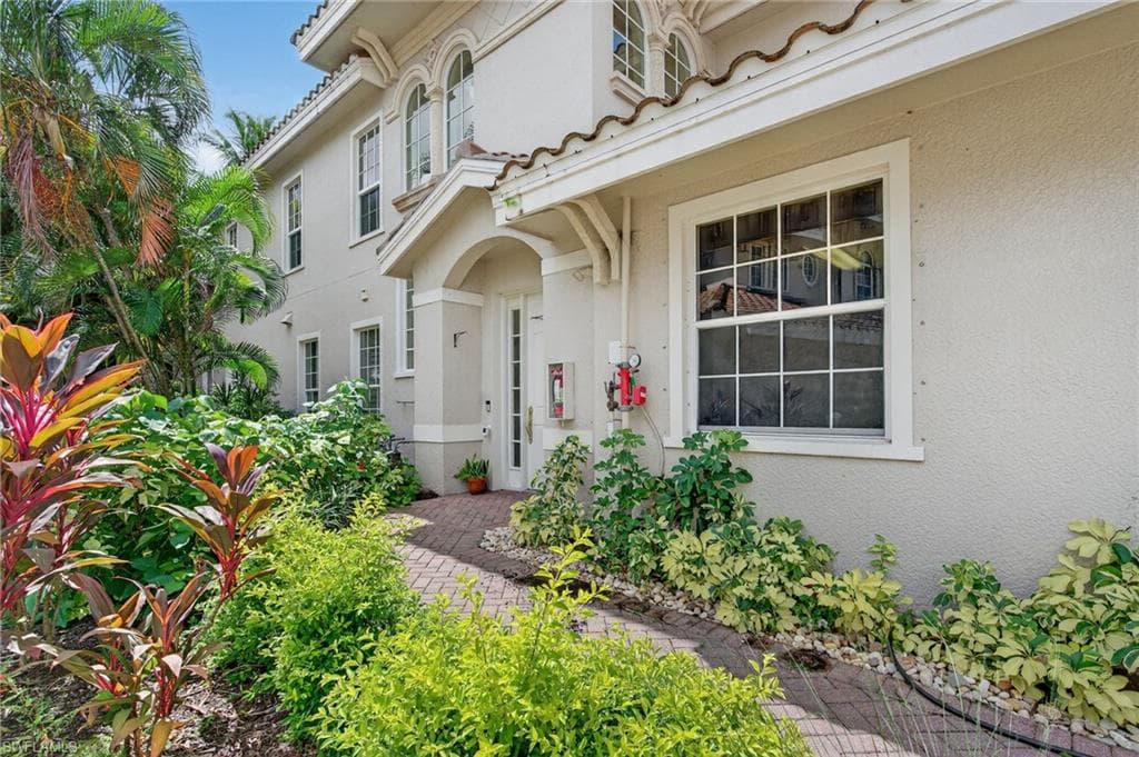 3168 Serena Ln 201, Naples, FL 34114-3