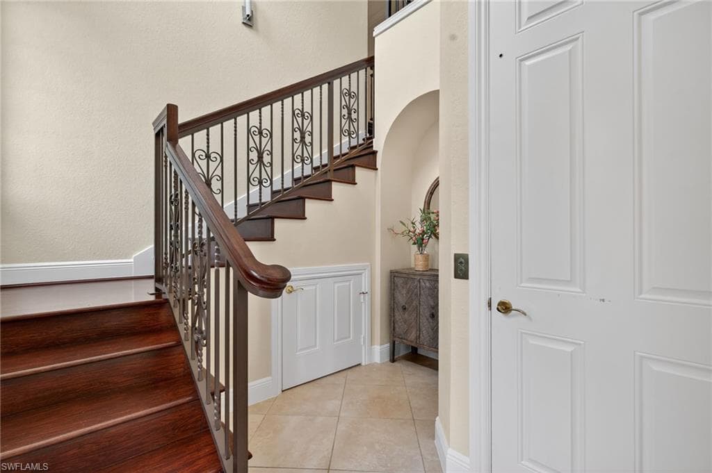 3168 Serena Ln 201, Naples, FL 34114-4