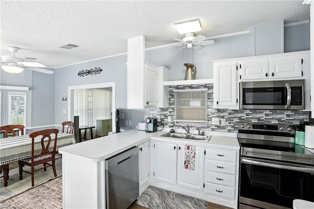 1041 Crystal Lake Dr, Naples, FL 34120-14