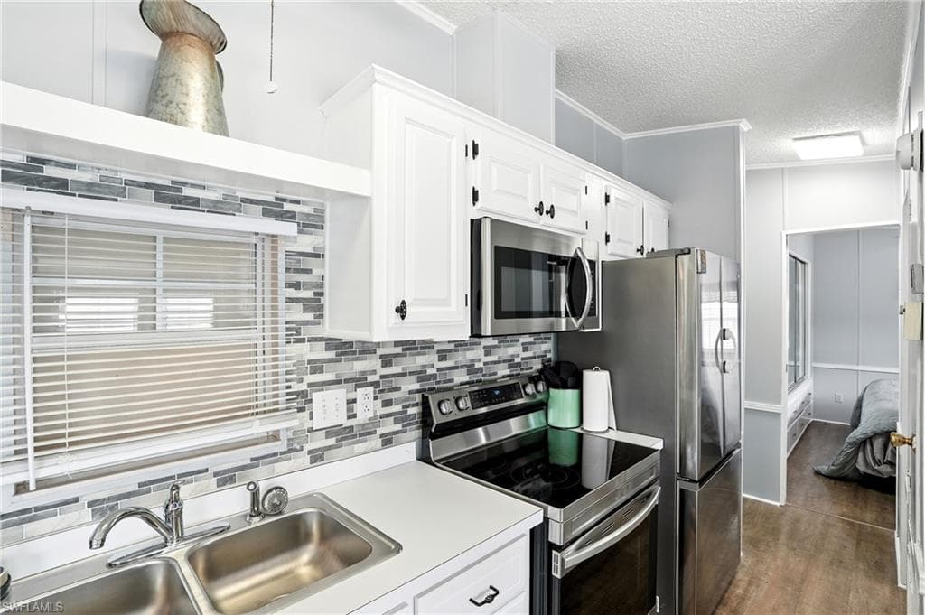 1041 Crystal Lake Dr, Naples, FL 34120-16