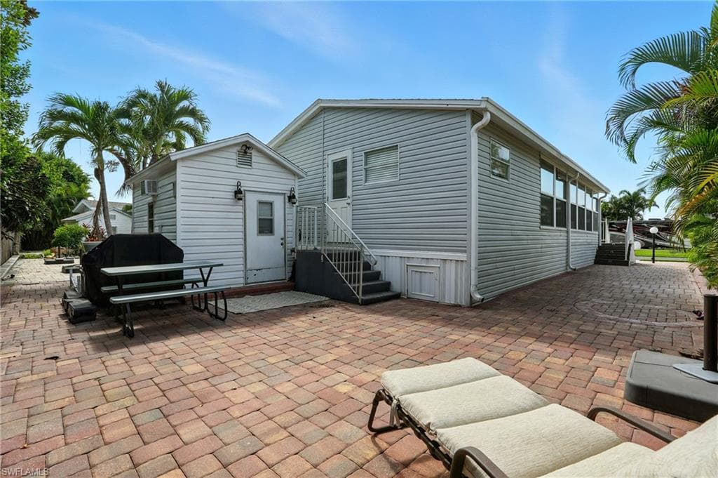 1041 Crystal Lake Dr, Naples, FL 34120-25