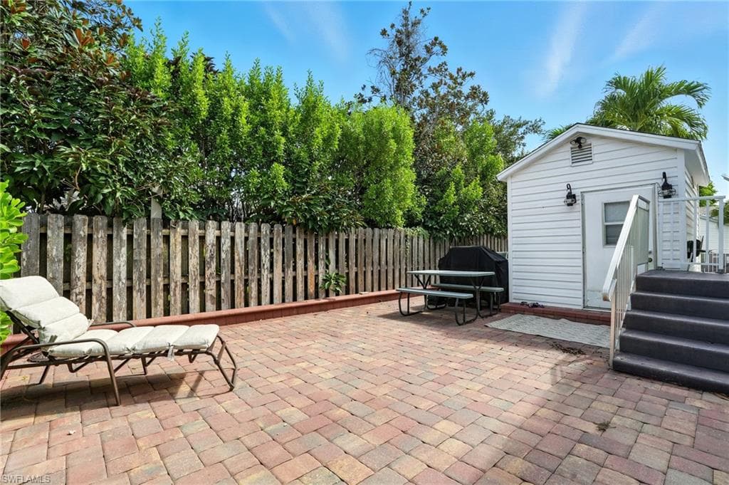 1041 Crystal Lake Dr, Naples, FL 34120-27