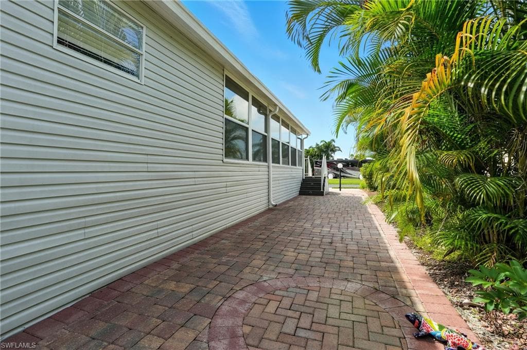 1041 Crystal Lake Dr, Naples, FL 34120-28