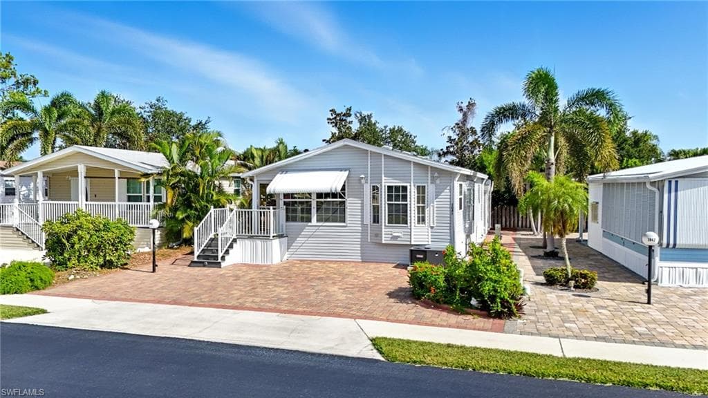 1041 Crystal Lake Dr, Naples, FL 34120-2
