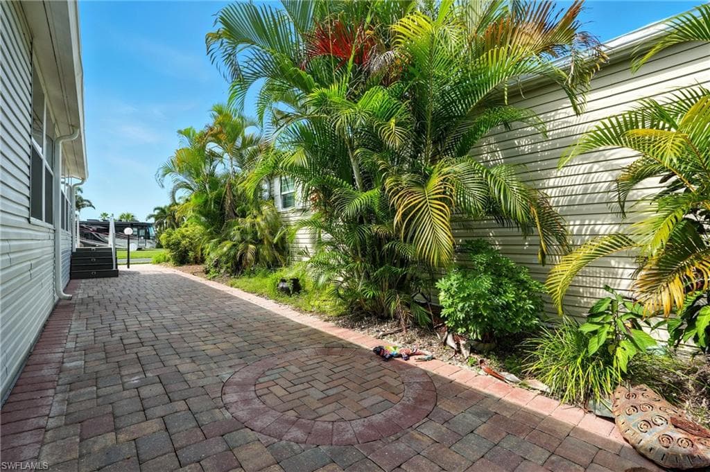 1041 Crystal Lake Dr, Naples, FL 34120-29