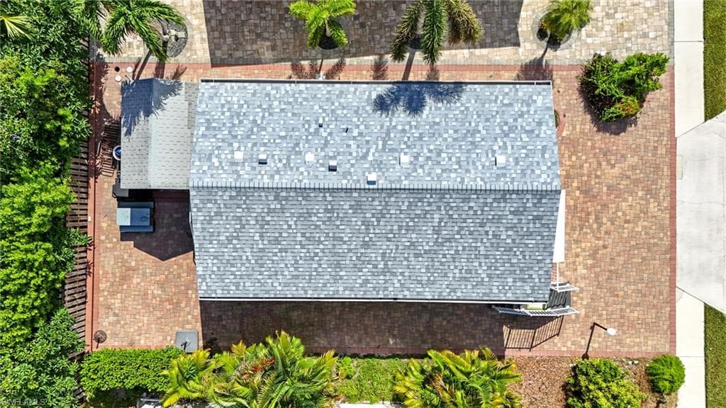 1041 Crystal Lake Dr, Naples, FL 34120-32