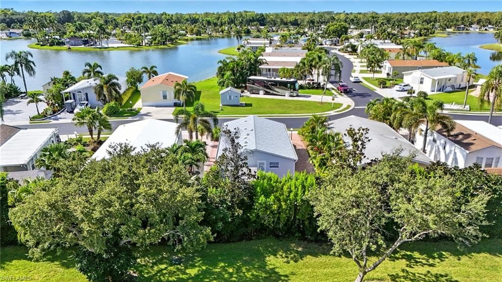 1041 Crystal Lake Dr, Naples, FL 34120-33