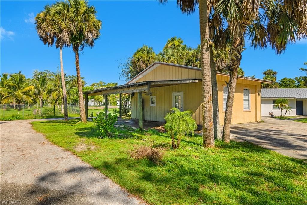 1775 Golden Gate Blvd W, Naples, FL 34120-16