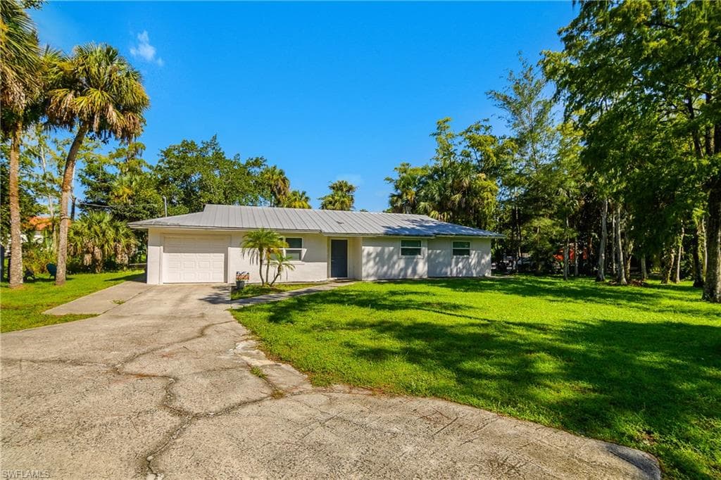 1775 Golden Gate Blvd W, Naples, FL 34120-1