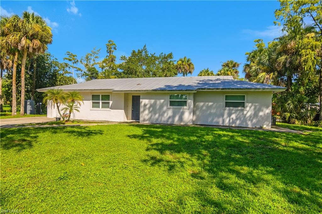 1775 Golden Gate Blvd W, Naples, FL 34120-4