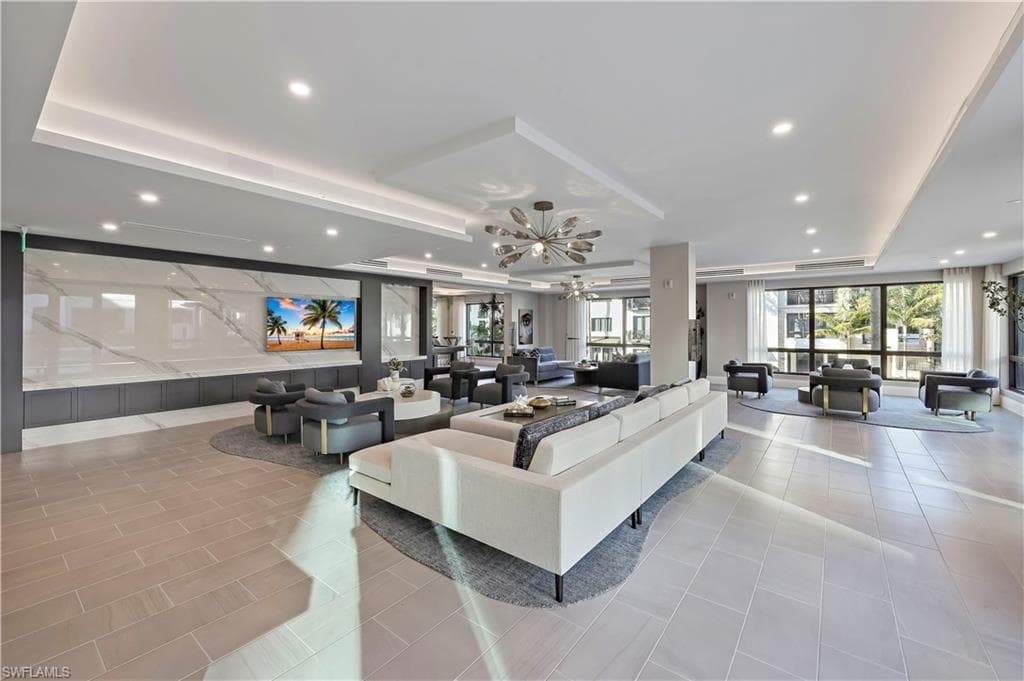 1130 3rd Ave S 512, Naples, FL 34102-29